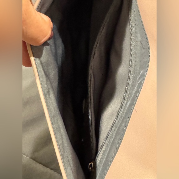 Coco & Kiwi Envelope Purse with crossbody and wristlet strap. NWT blush color - Picture 6 of 7